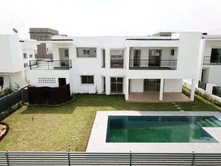 Vente d'une Maison / Villa de 6 pièce(s) à 600.000.000 FCFA : Abidjan-Cocody-Riviera (Rivera golf 4)