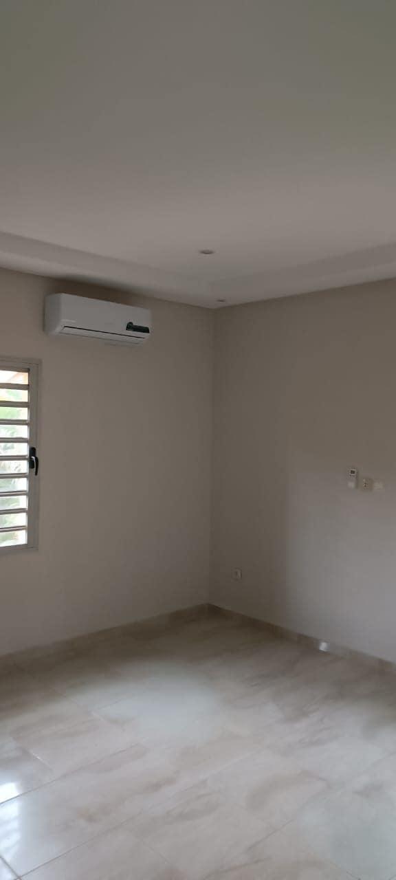 Location d'une Maison / Villa de 7 pièce(s) à 3.000.000 FCFA : Abidjan-Cocody-Riviera (COCODY RIVIERA ATTOBAN)