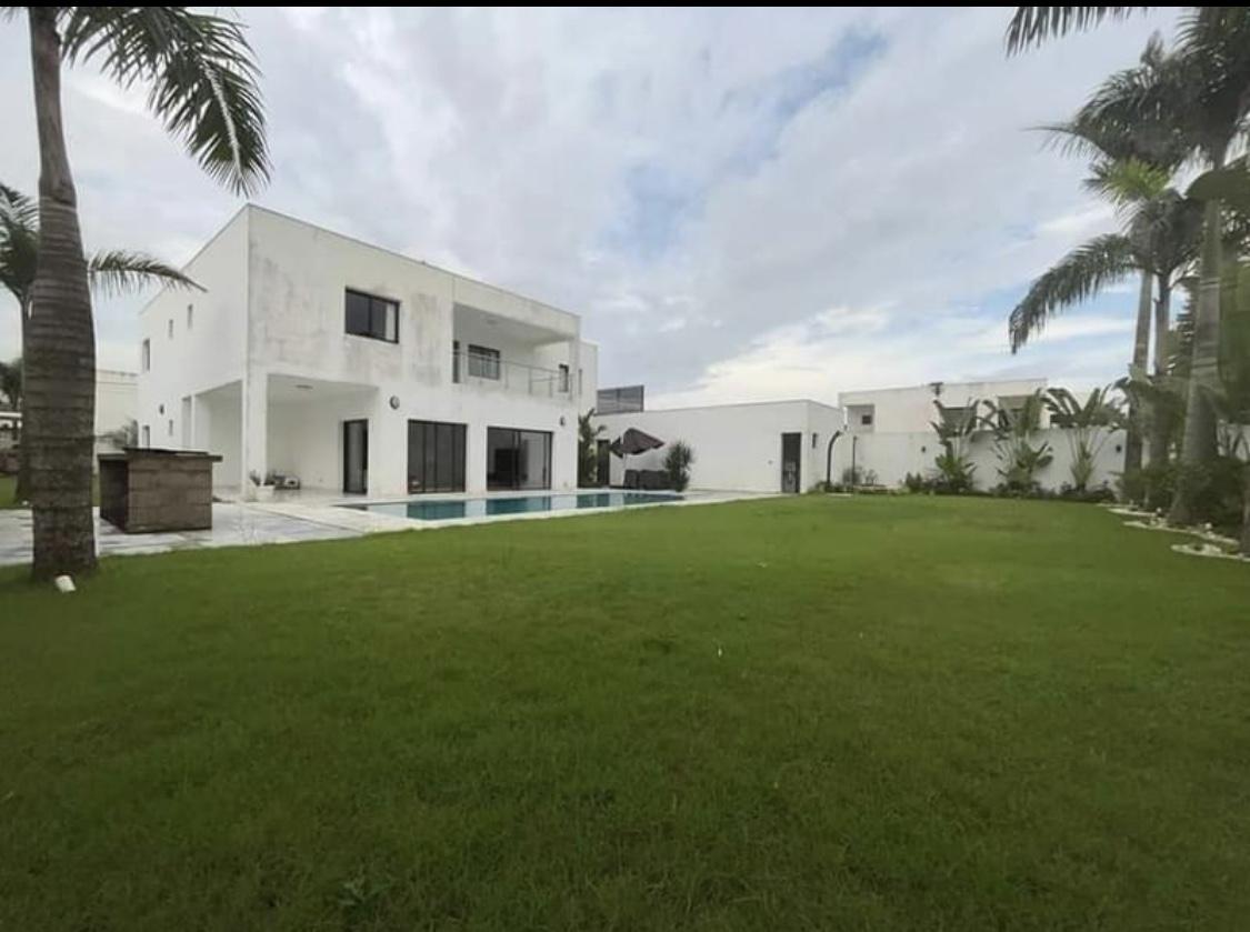 Vente d'une Maison / Villa : Abidjan-Cocody-Angré (Angre chu y4 )