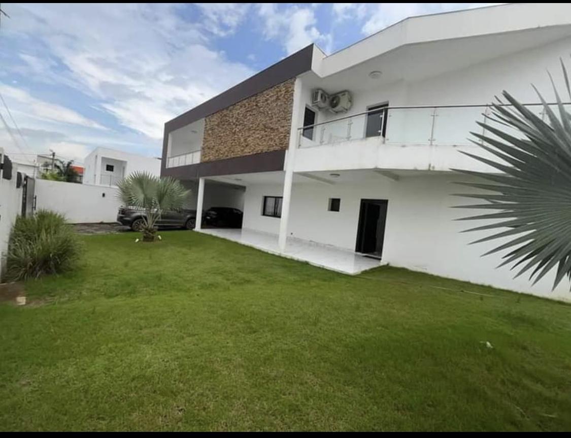 Vente d'une Maison / Villa de 9 pièce(s) à 900.000.000 FCFA : Abidjan-Cocody-Angré (Angre chu y4 )