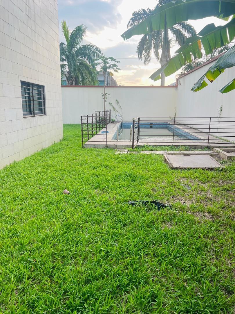 Location d'une Maison / Villa de 9 pièce(s) à 3.200.000 FCFA : Abidjan-Cocody-2 Plateaux (2 PLATEAUX PALMIERS)