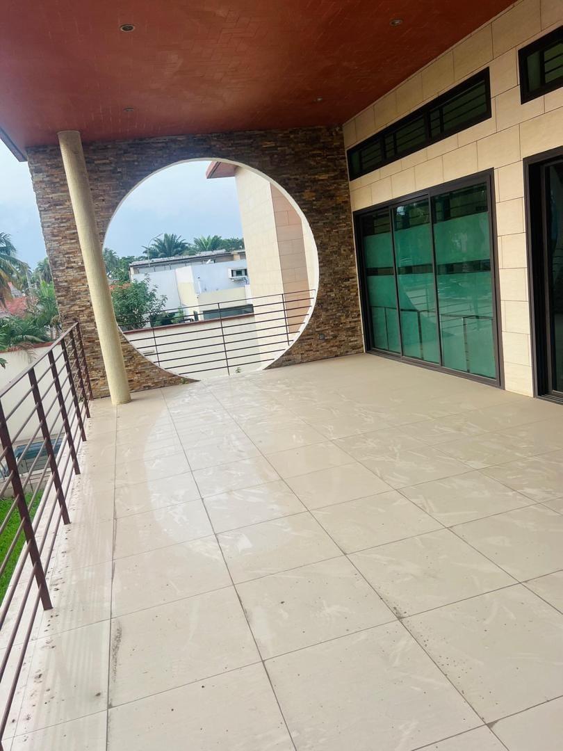 Location d'une Maison / Villa de 9 pièce(s) à 3.200.000 FCFA : Abidjan-Cocody-2 Plateaux (2 PLATEAUX PALMIERS)