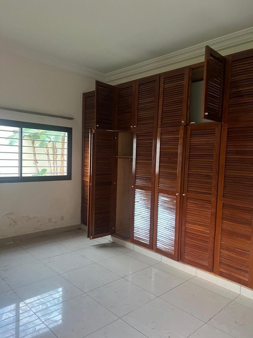 Location d'une Maison / Villa de 9 pièce(s) à 3.200.000 FCFA : Abidjan-Cocody-2 Plateaux (2 PLATEAUX PALMIERS)