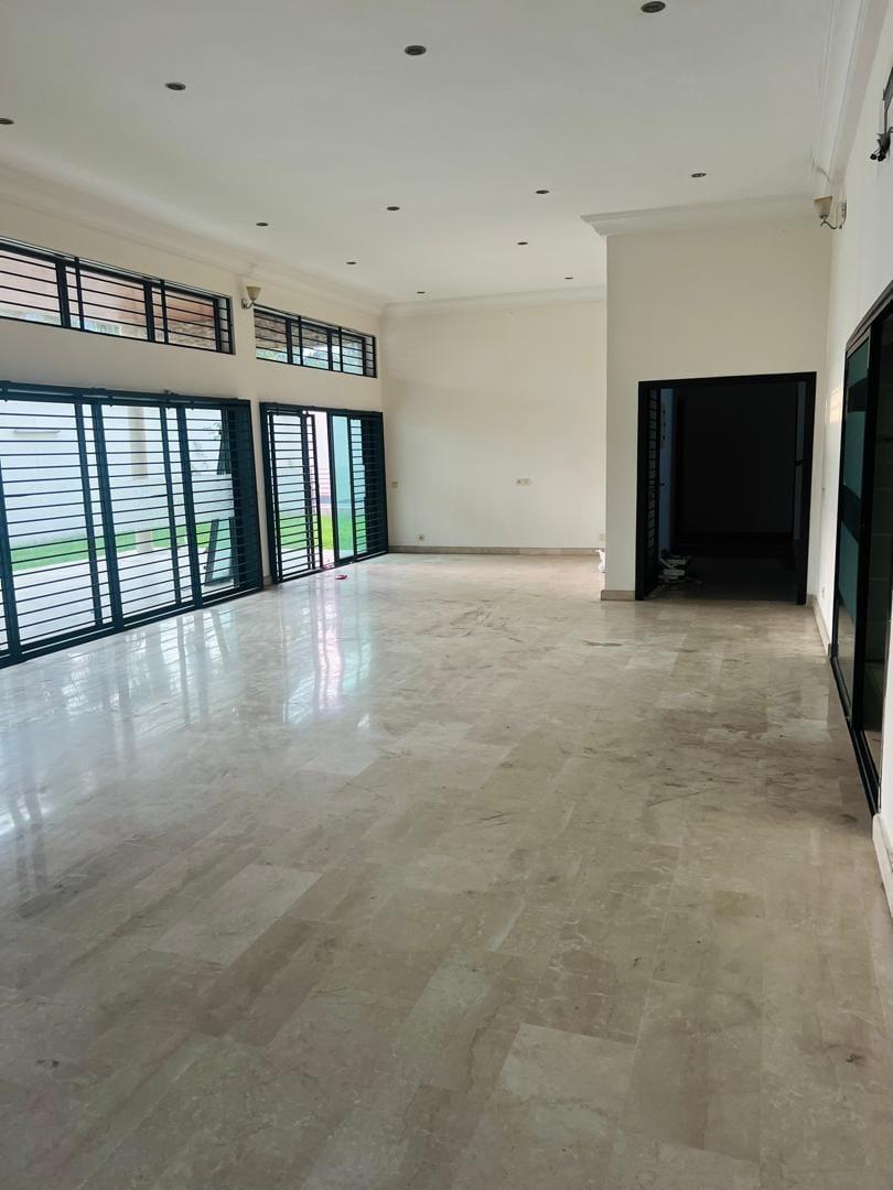 Location d'une Maison / Villa de 9 pièce(s) à 3.200.000 FCFA : Abidjan-Cocody-2 Plateaux (2 PLATEAUX PALMIERS)