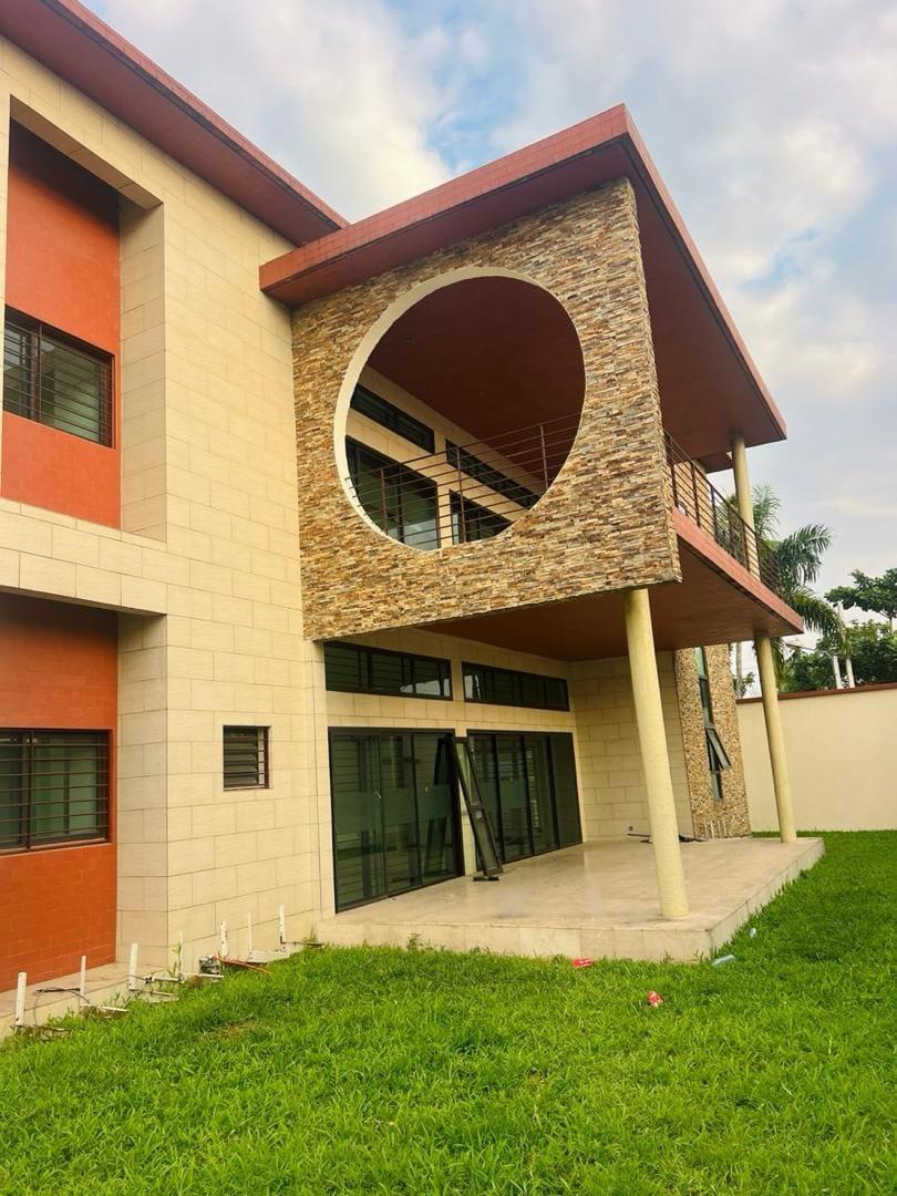 Location d'une Maison / Villa de 9 pièce(s) à 3.200.000 FCFA : Abidjan-Cocody-2 Plateaux (2 PLATEAUX PALMIERS)