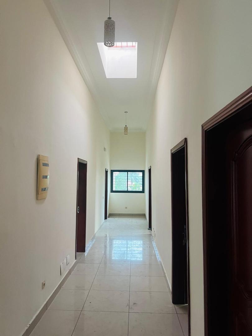 Location d'une Maison / Villa de 9 pièce(s) à 3.200.000 FCFA : Abidjan-Cocody-2 Plateaux (2 PLATEAUX PALMIERS)