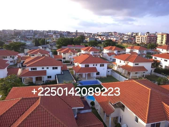 Vente d'une Maison / Villa : Abidjan-Cocody-Riviera (Riviera abatta )