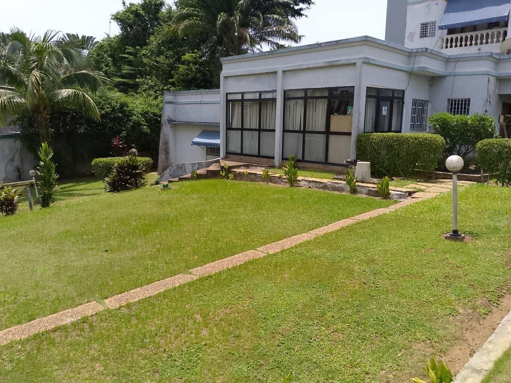 Vente d'une Maison / Villa de 8 pièce(s) à 750.000.000 FCFA : Abidjan-Cocody-2 Plateaux (Cocody ENA )