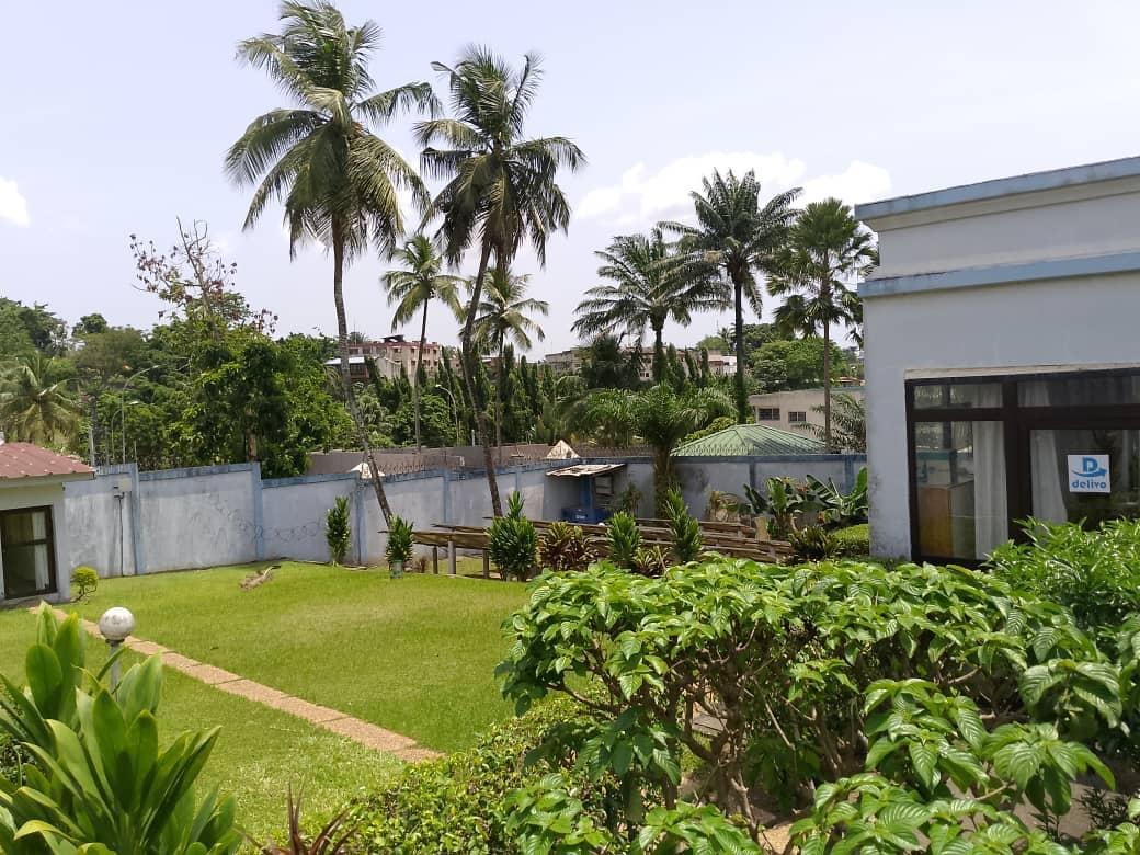 Vente d'une Maison / Villa de 8 pièce(s) à 750.000.000 FCFA : Abidjan-Cocody-2 Plateaux (Cocody ENA )