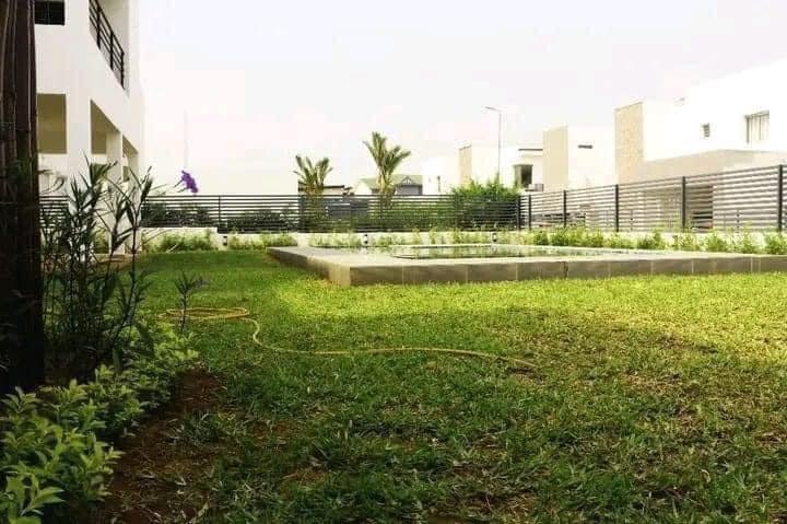 Vente d'une Maison / Villa de 6 pièce(s) à 600.000.000 FCFA : Abidjan-Cocody-Riviera (Rivera mbadon )