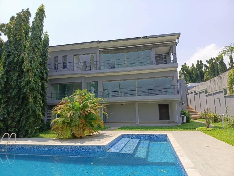 Location d'une Maison / Villa de 7 pièce(s) à 4.000.000 FCFA : Abidjan-Cocody-Riviera (Rivera 4 )