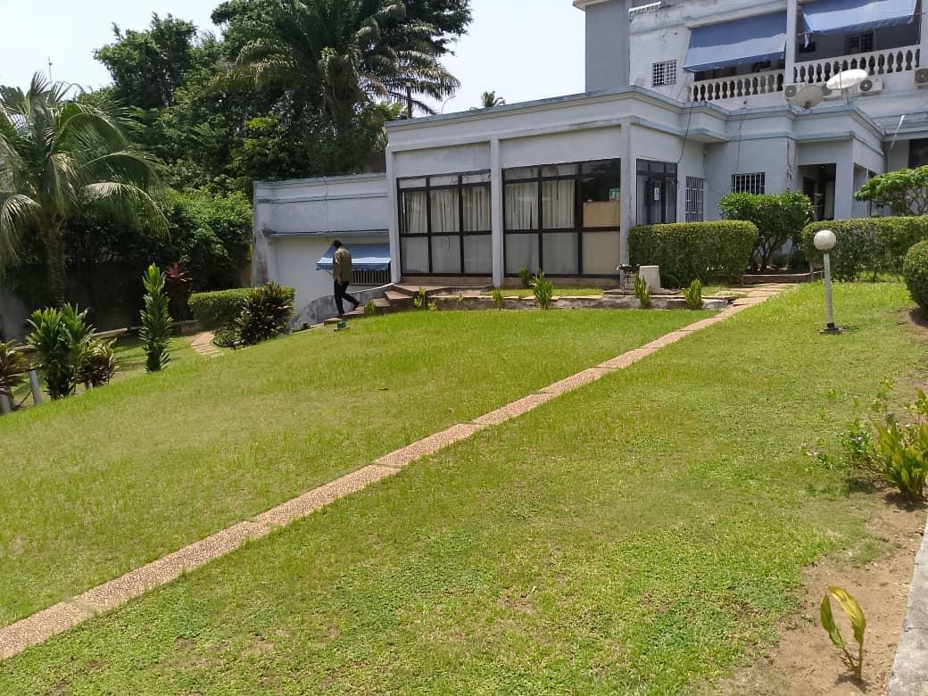 Vente d'une Maison / Villa de 7 pièce(s) à 750.000.000 FCFA : Abidjan-Cocody-2 Plateaux (Cocody ENA )