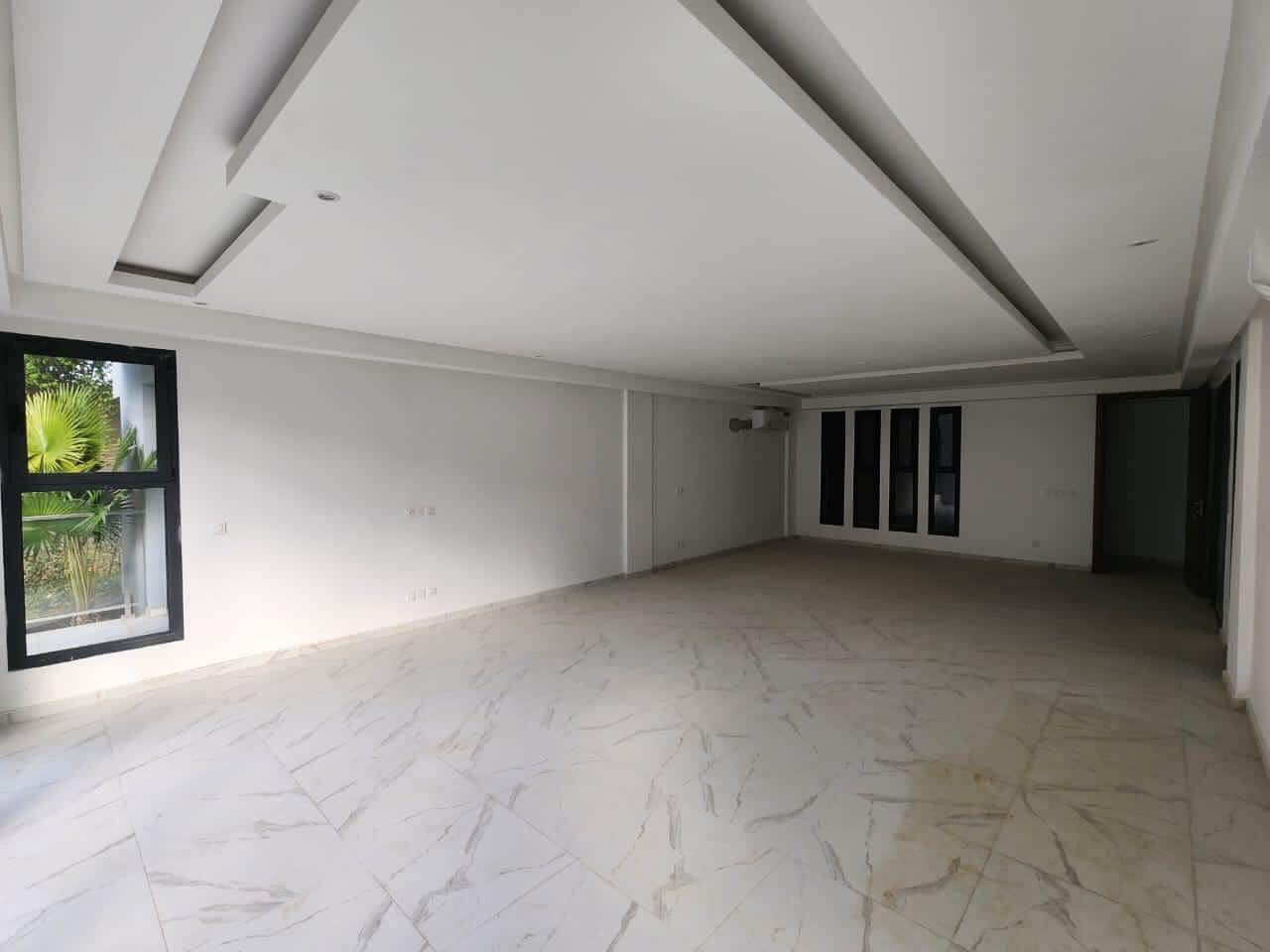 Location d'une Maison / Villa de 5 pièce(s) à 2.500.000 FCFA : Abidjan-Cocody-Riviera (Rivera golf 4 )