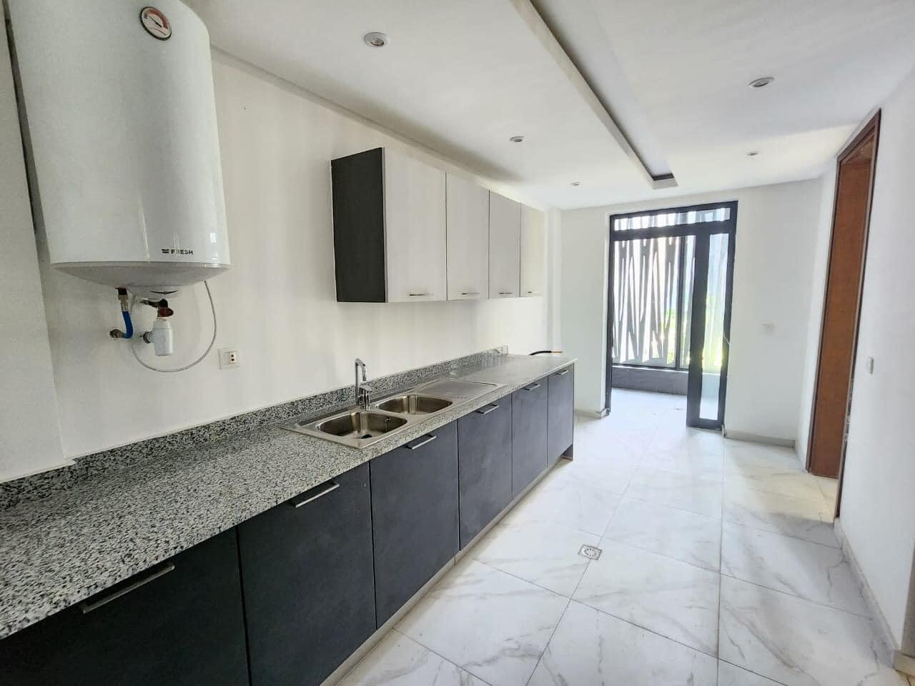 Location d'une Maison / Villa de 5 pièce(s) à 2.500.000 FCFA : Abidjan-Cocody-Riviera (Rivera golf 4 )