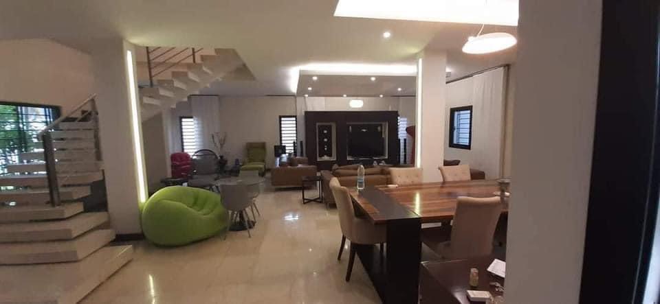 Vente d'une Maison / Villa de 8 pièce(s) à 1.100.000.000 FCFA : Abidjan-Cocody-2 Plateaux (Cocody vallons )