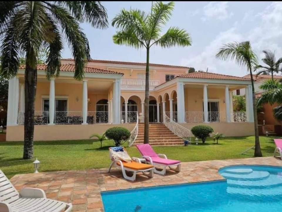 Vente d'une Maison / Villa de 8 pièce(s) à 1.800.000.000 FCFA : Abidjan-Cocody-Riviera (Rivera golf 4 )