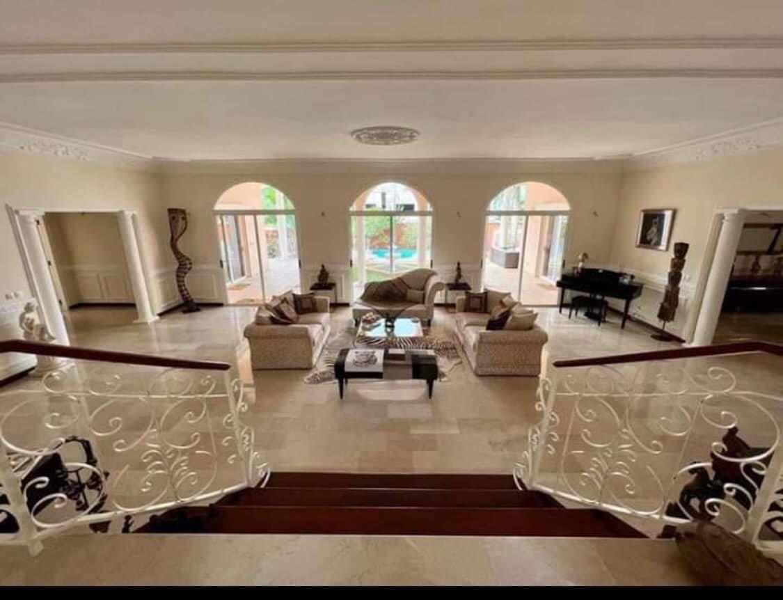 Vente d'une Maison / Villa de 8 pièce(s) à 1.800.000.000 FCFA : Abidjan-Cocody-Riviera (Rivera golf 4 )