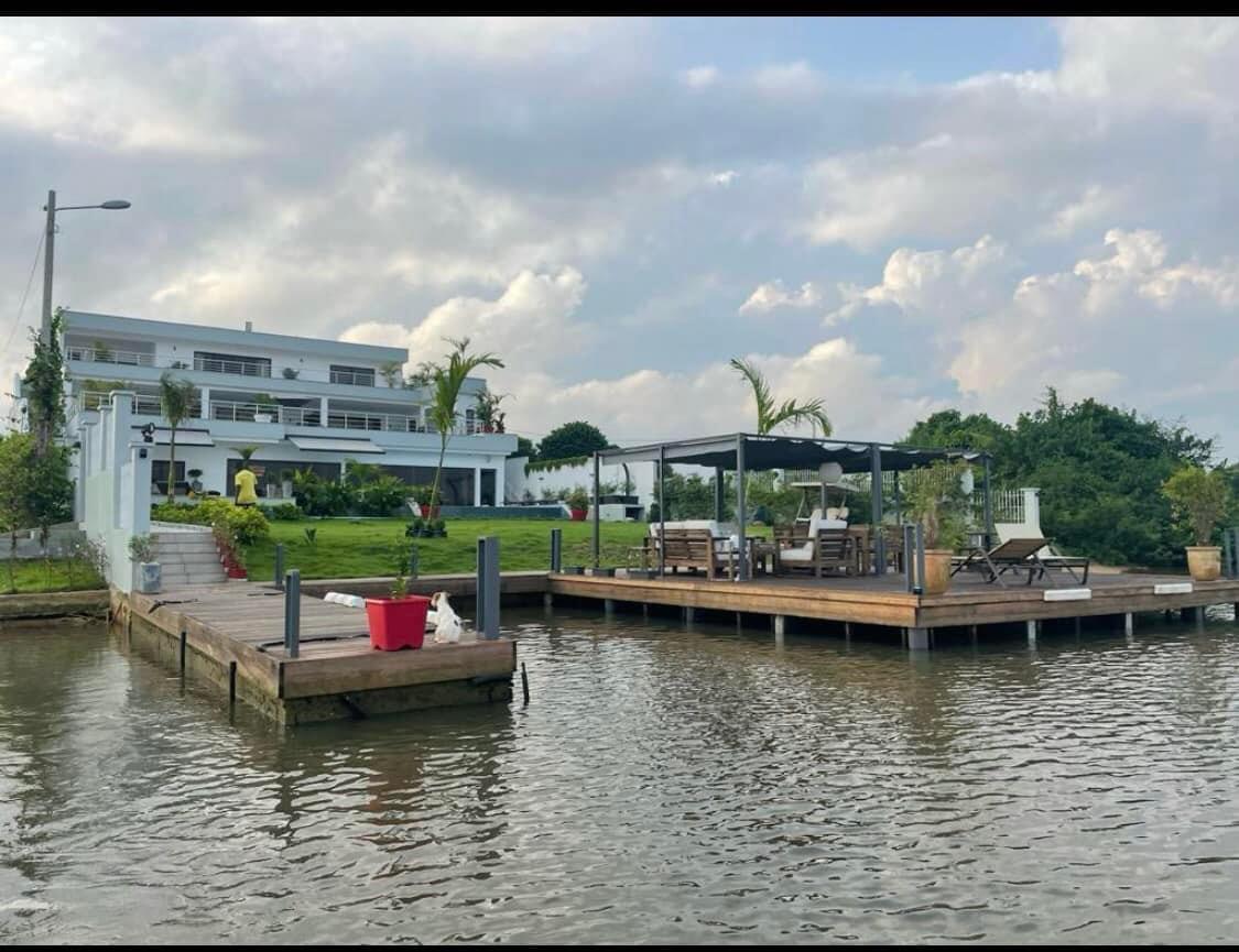 Vente d'une Maison / Villa de 8 pièce(s) à 1.000.000.000 FCFA : Abidjan-Port-Bouet (Port Bouet )