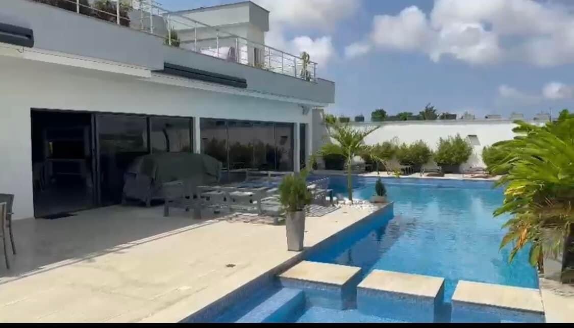 Vente d'une Maison / Villa de 8 pièce(s) à 1.000.000.000 FCFA : Abidjan-Port-Bouet (Port Bouet )