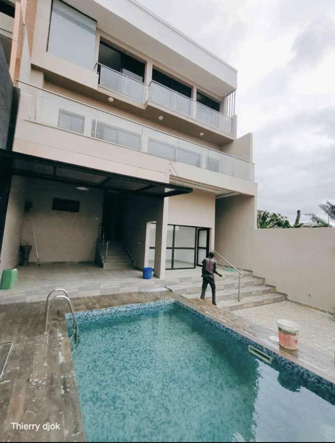 Vente d'une Maison / Villa de 7 pièce(s) à 350.000.000 FCFA : Abidjan-Cocody-Riviera (Rivera faya )