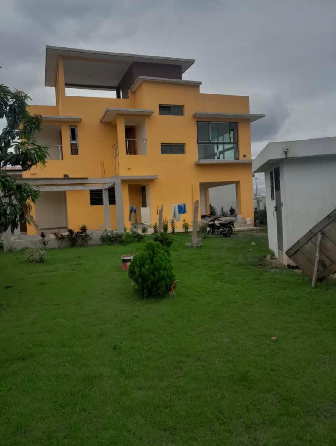 Vente d'une Maison / Villa de 7 pièce(s) à 220.000.000 FCFA : Abidjan-Cocody-Riviera (Rivera faya )