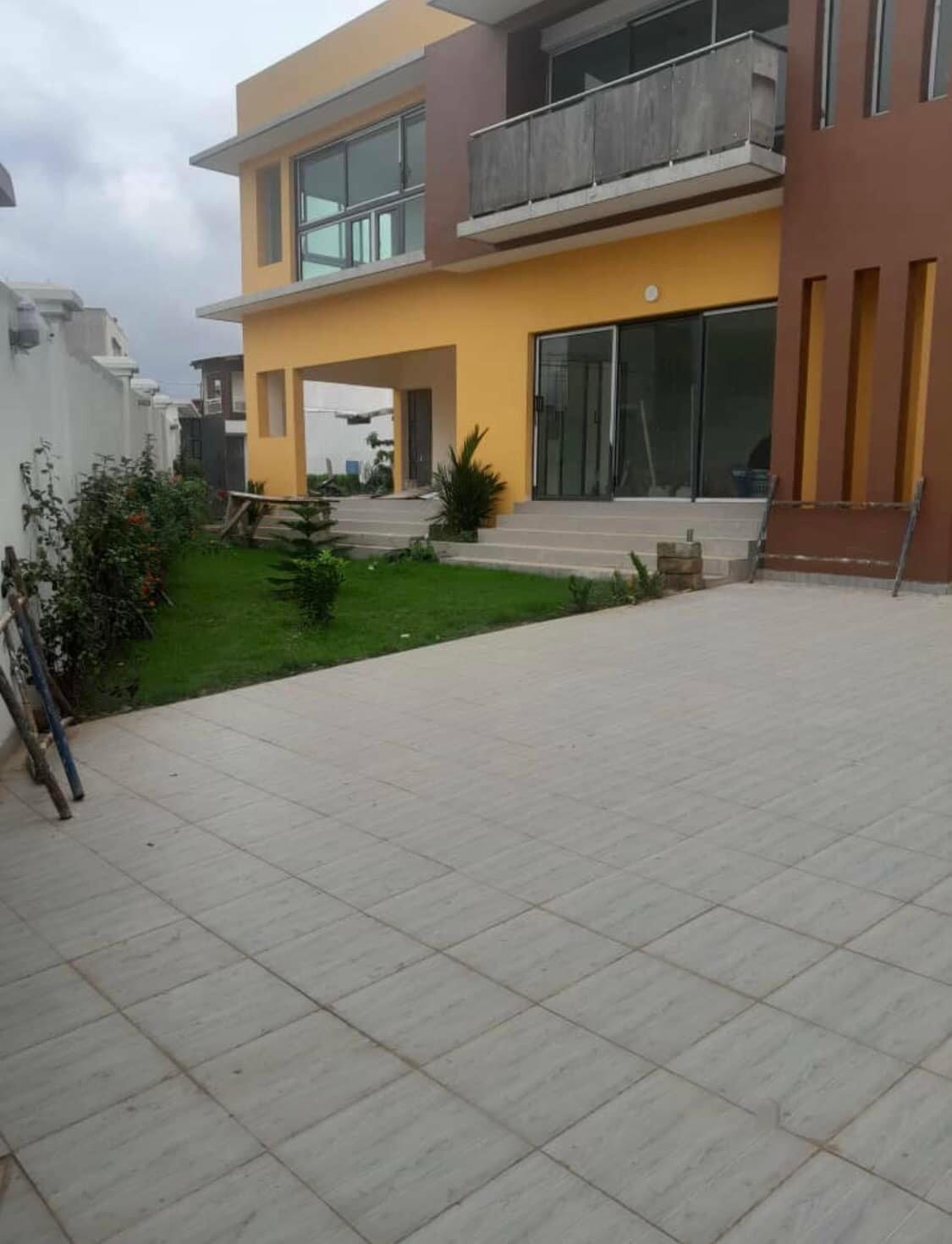 Vente d'une Maison / Villa de 7 pièce(s) à 220.000.000 FCFA : Abidjan-Cocody-Riviera (Rivera faya )