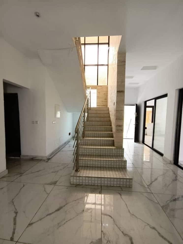 Vente d'une Maison / Villa de 10 pièce(s) à 700.000.000 FCFA : Abidjan-Cocody-Riviera (Rivera 4)