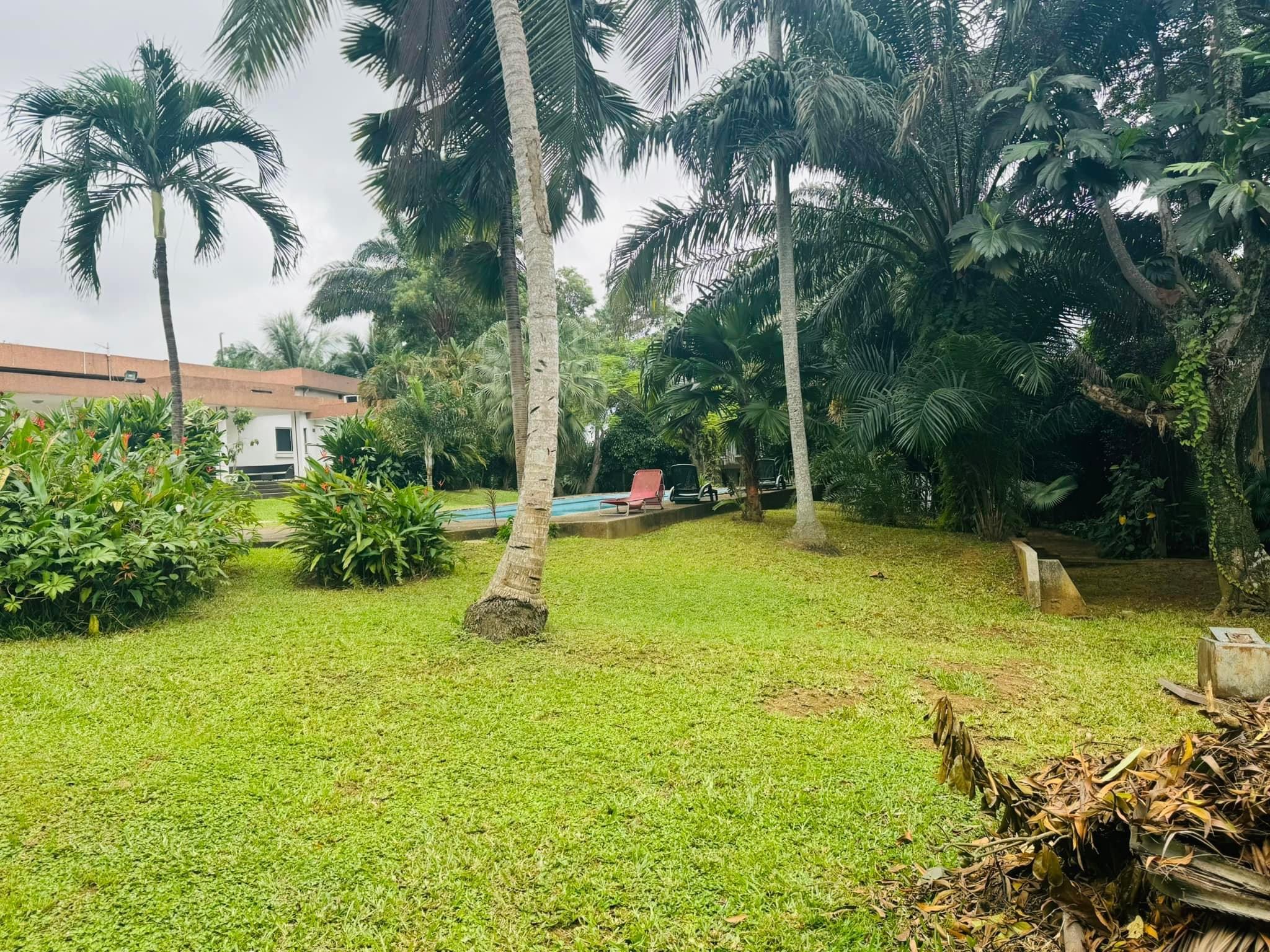 Vente d'une Maison / Villa de 6 pièce(s) à 3.500.000.000 FCFA : Abidjan-Cocody-2 Plateaux (Cocody )