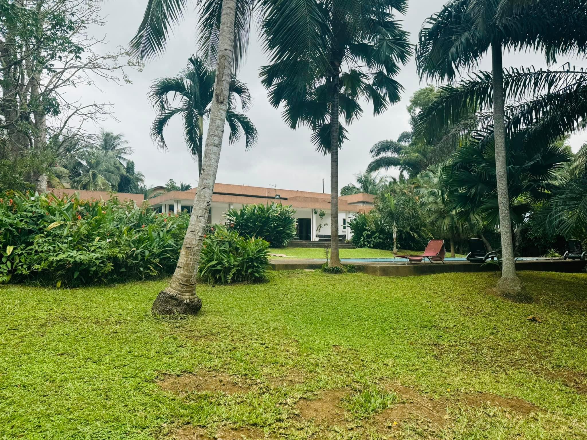 Vente d'une Maison / Villa de 6 pièce(s) à 3.500.000.000 FCFA : Abidjan-Cocody-2 Plateaux (Cocody )