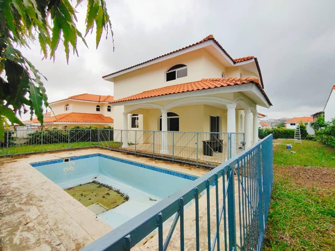 Vente d'une Maison / Villa de 6 pièce(s) à 450.000.000 FCFA : Abidjan-Cocody-Riviera (RIVIERA 5 ABATTA)