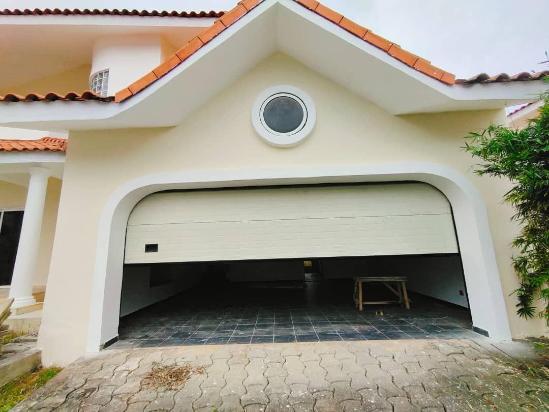 Vente d'une Maison / Villa de 6 pièce(s) à 450.000.000 FCFA : Abidjan-Cocody-Riviera (RIVIERA 5 ABATTA)