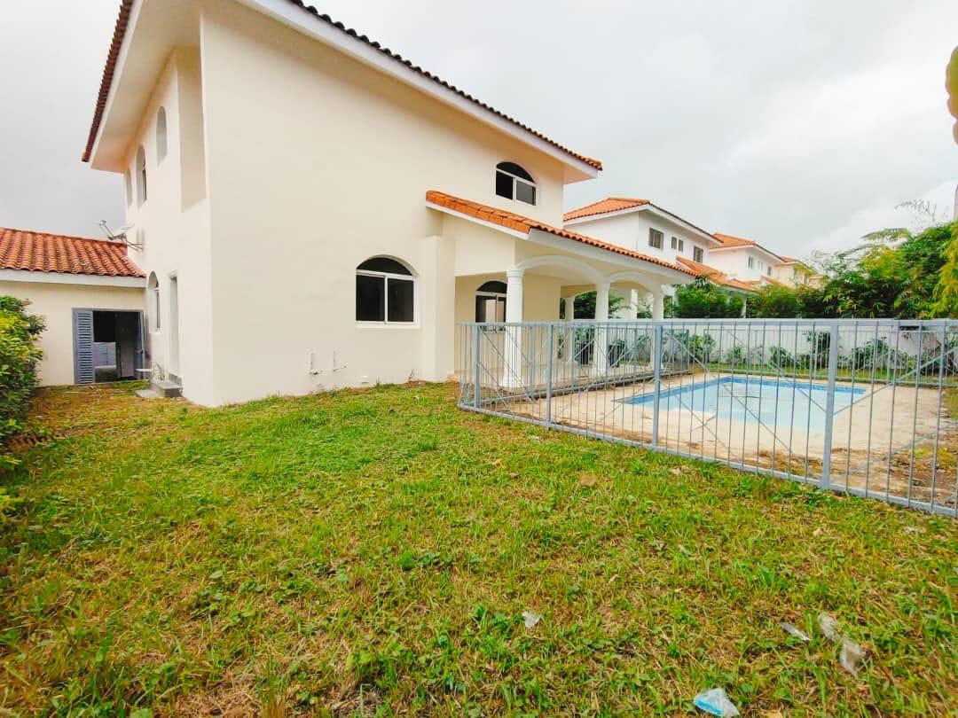 Vente d'une Maison / Villa de 6 pièce(s) à 450.000.000 FCFA : Abidjan-Cocody-Riviera (RIVIERA 5 ABATTA)