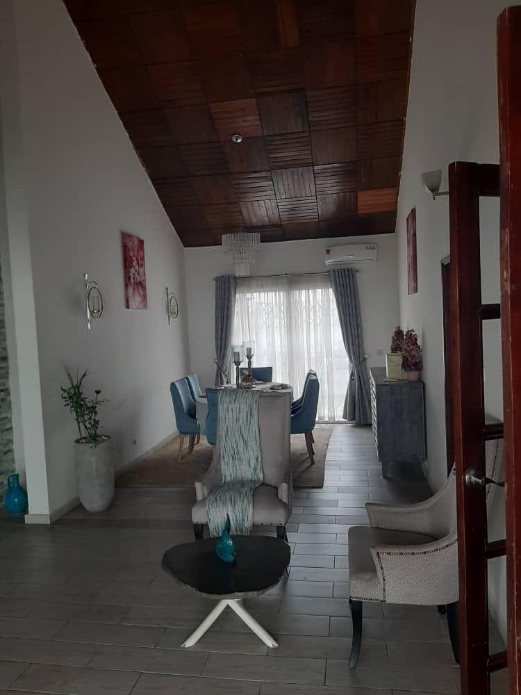 Location d'une Maison / Villa de 4 pièce(s) à 2.100.000 FCFA : Abidjan-Cocody-Riviera (RIVIERA GOLF LES JARDINS)