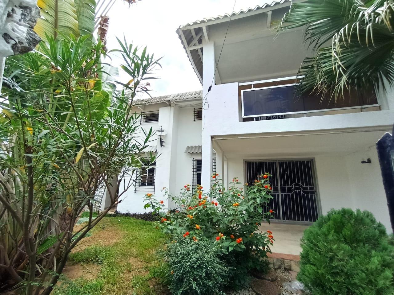 Location d'une Maison / Villa de 5 pièce(s) à 800.000 FCFA : Abidjan-Cocody-Riviera (RIVIERA 3 SELMER)