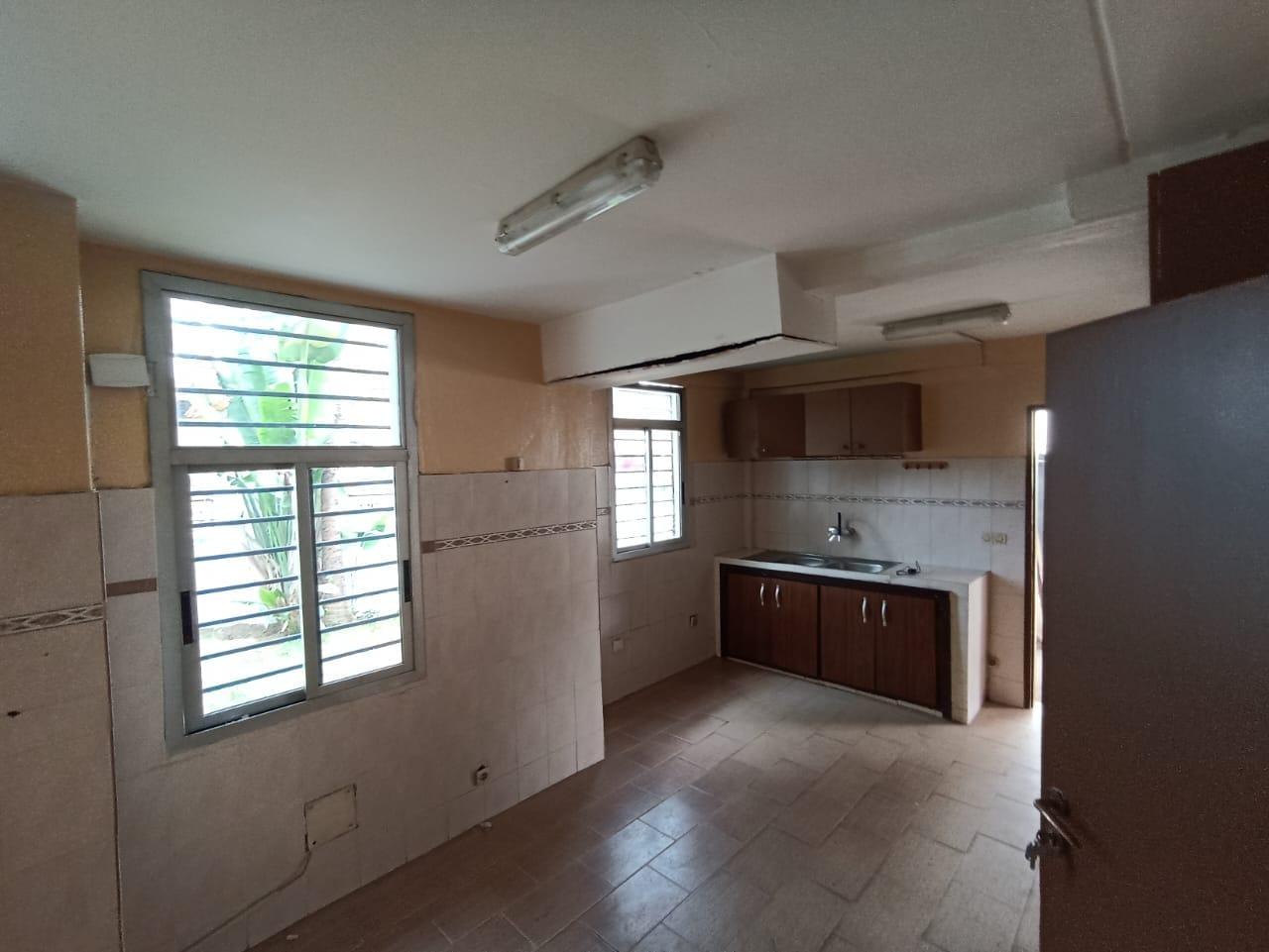 Location d'une Maison / Villa de 5 pièce(s) à 800.000 FCFA : Abidjan-Cocody-Riviera (RIVIERA 3 SELMER)