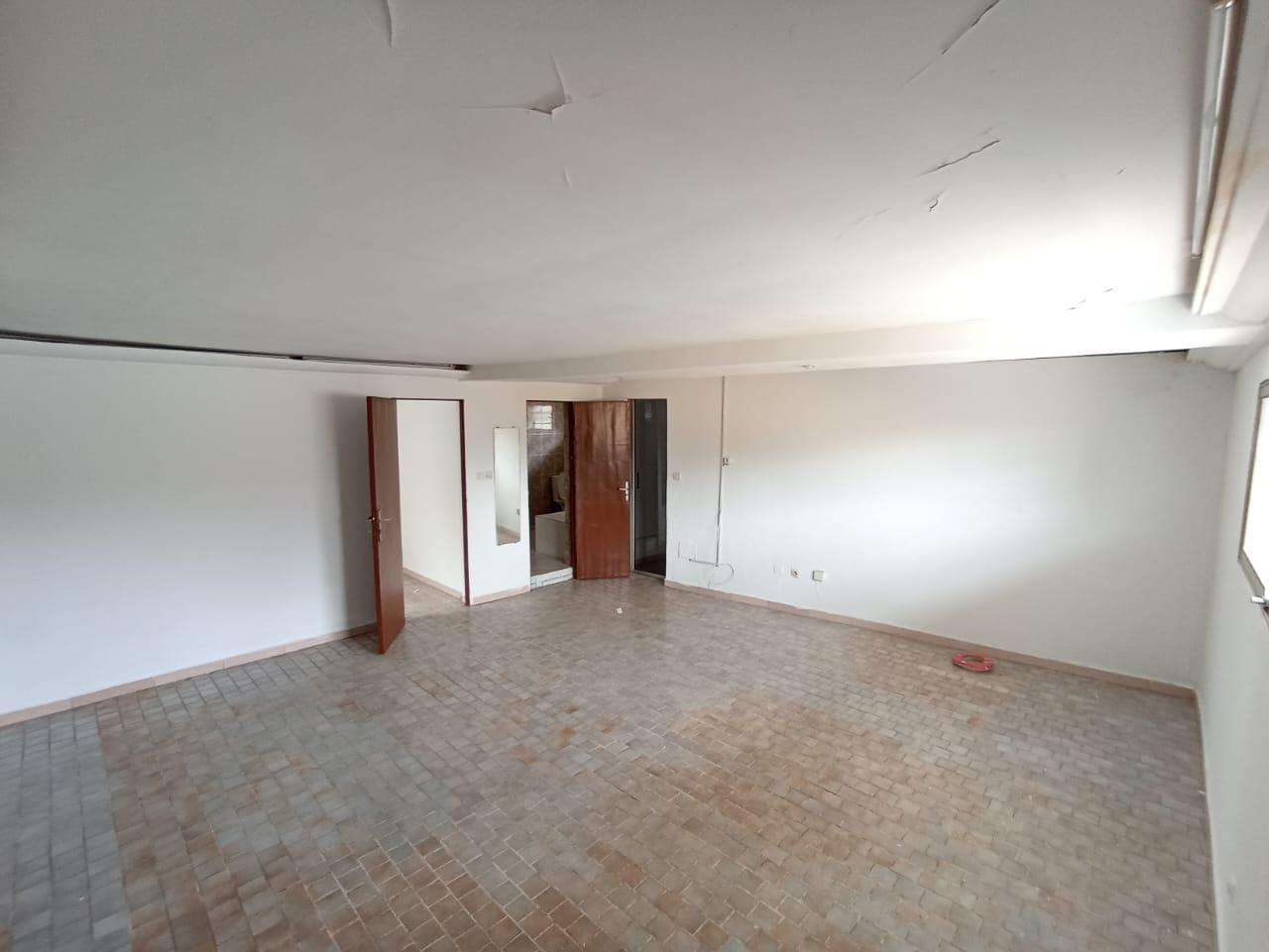 Location d'une Maison / Villa de 5 pièce(s) à 800.000 FCFA : Abidjan-Cocody-Riviera (RIVIERA 3 SELMER)