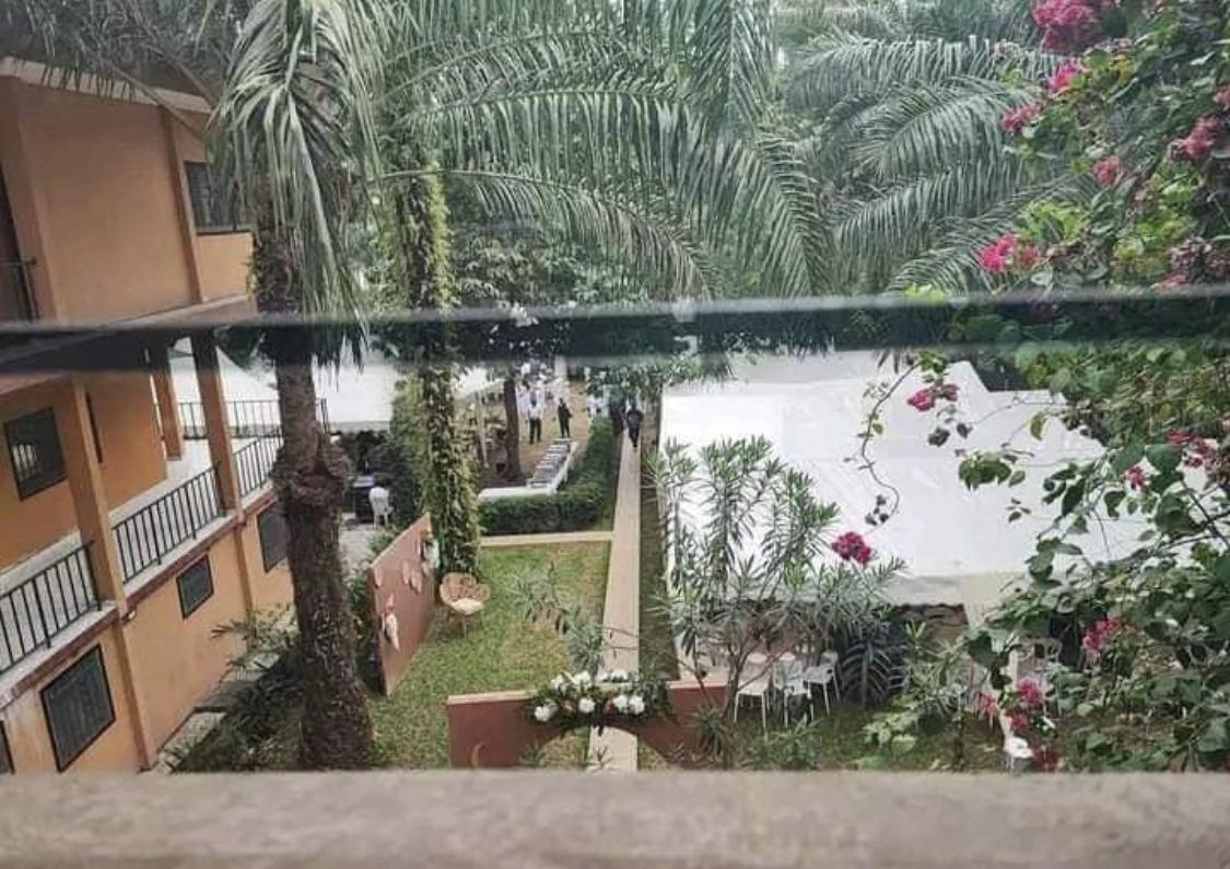 Vente d'une Maison / Villa de 14 pièce(s) à 1.700.000.000 FCFA : Abidjan-Cocody-2 Plateaux (Angre 7 )