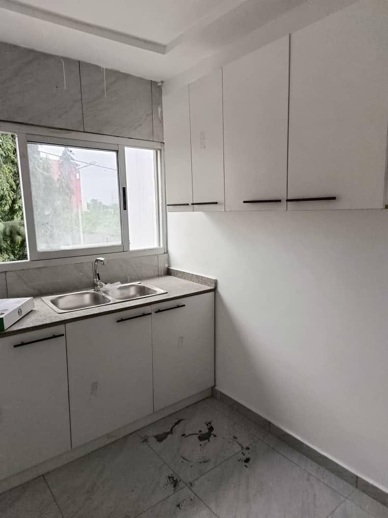 Location d'un Appartement de 4 pièce(s) à 300.000 FCFA : Grand-Bassam-Grand-Bassam (ROUTE DE BASSAM DANS LA CITE ITALIA)