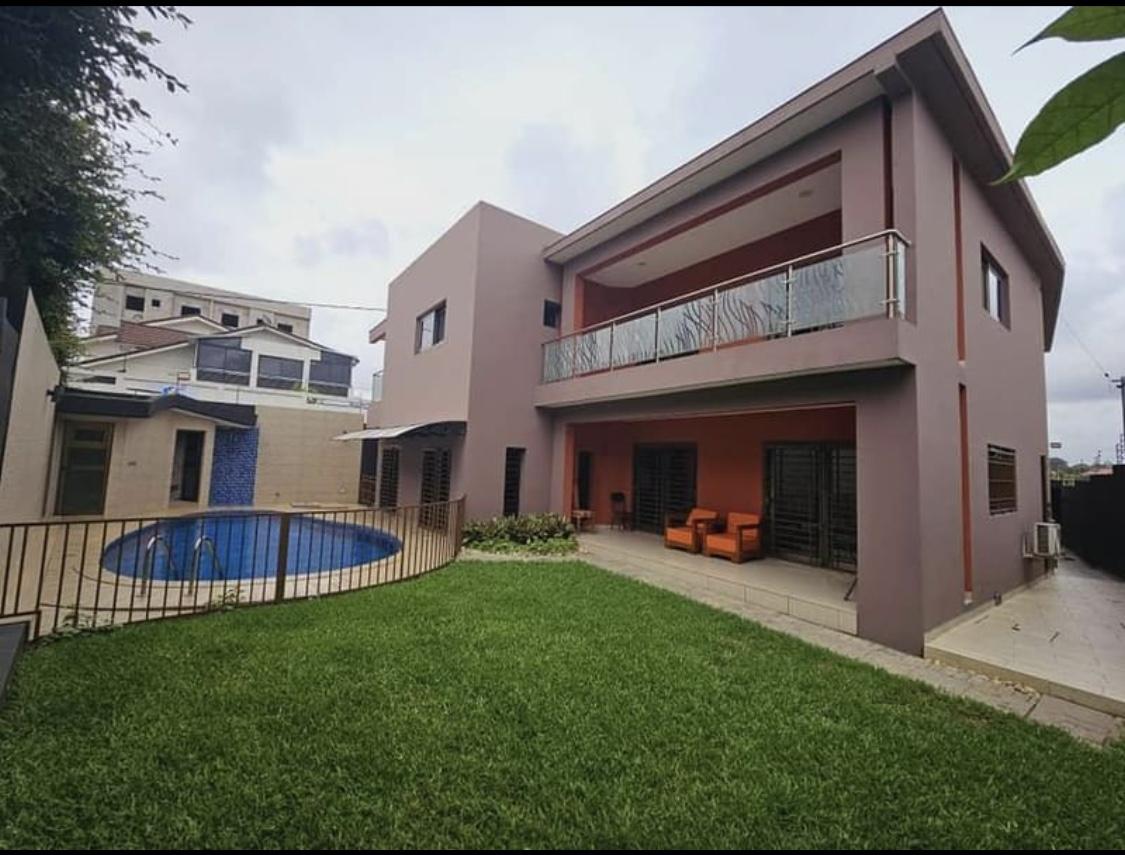 Vente d'une Maison / Villa de 7 pièce(s) à 650.000.000 FCFA : Abidjan-Cocody-Riviera (Rivera 4 )