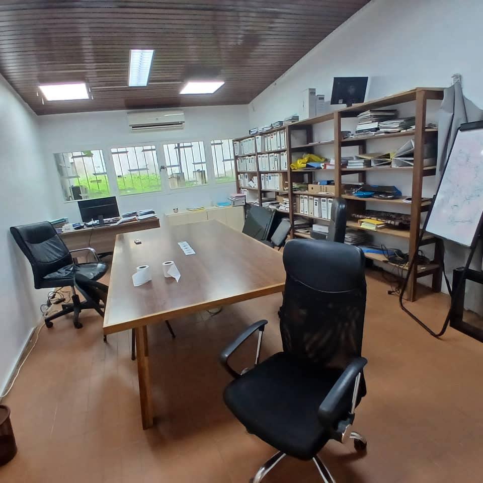 Location d'un Bureau à 1.900.000 FCFA  : Abidjan-Cocody centre (COCODY CENTRE ZONE AMABSSADE)