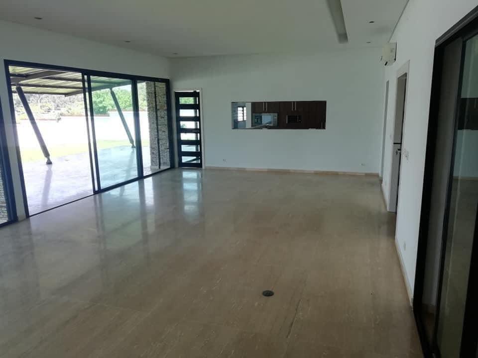 Vente d'une Maison / Villa de 7 pièce(s) à 3.500.000.000 FCFA : Abidjan-Cocody-Riviera (Rivera golf 1 )