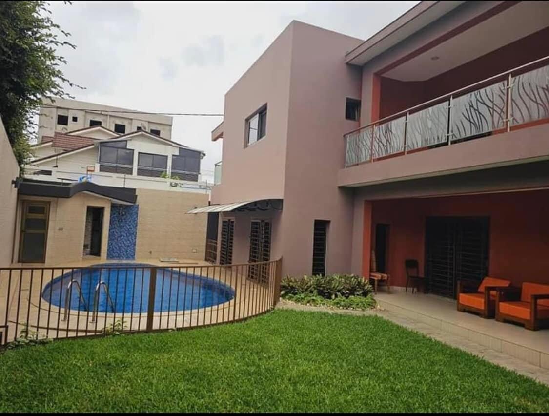 Vente d'une Maison / Villa de 7 pièce(s) à 650.000.000 FCFA : Abidjan-Cocody-Riviera (Rivera 4 )