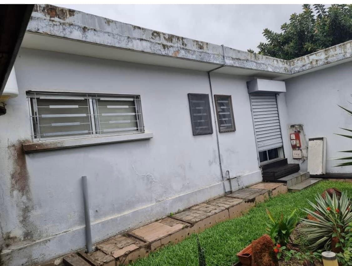 Vente d'une Maison / Villa de 7 pièce(s) à 700.000.000 FCFA : Abidjan-Cocody centre (Cocody DANGA )