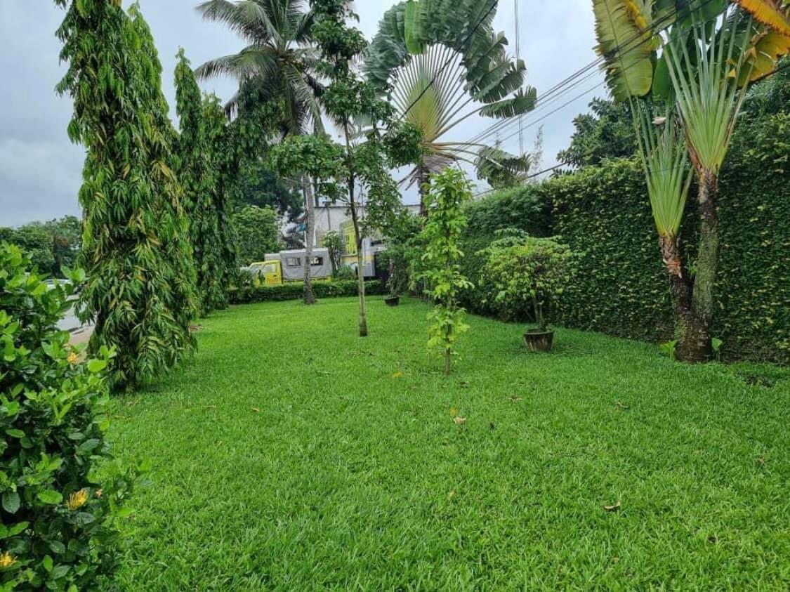 Vente d'une Maison / Villa de 7 pièce(s) à 700.000.000 FCFA : Abidjan-Cocody centre (Cocody DANGA )