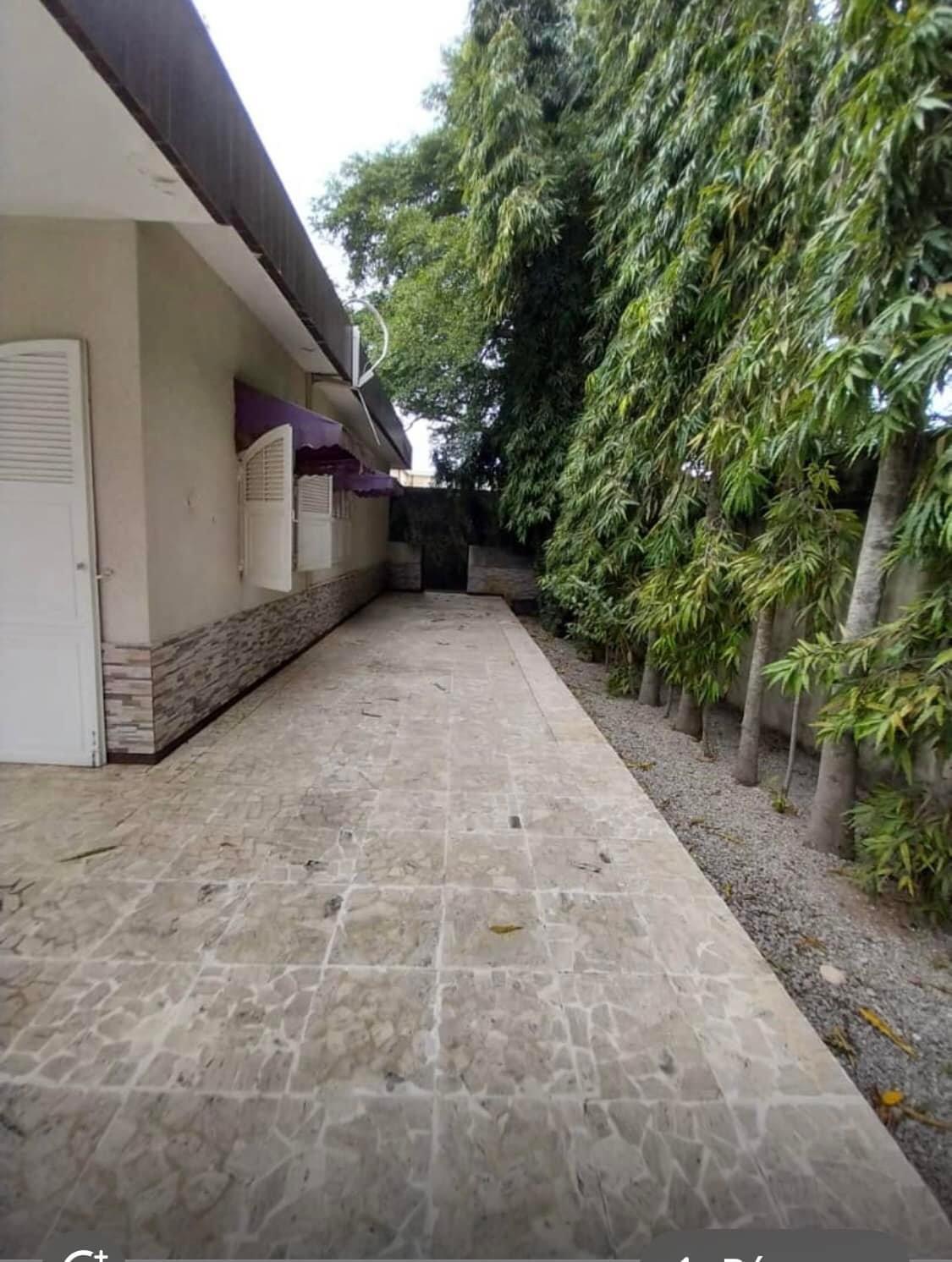 Vente d'une Maison / Villa de 7 pièce(s) à 750.000.000 FCFA : Abidjan-Cocody-2 Plateaux (Il plateau )