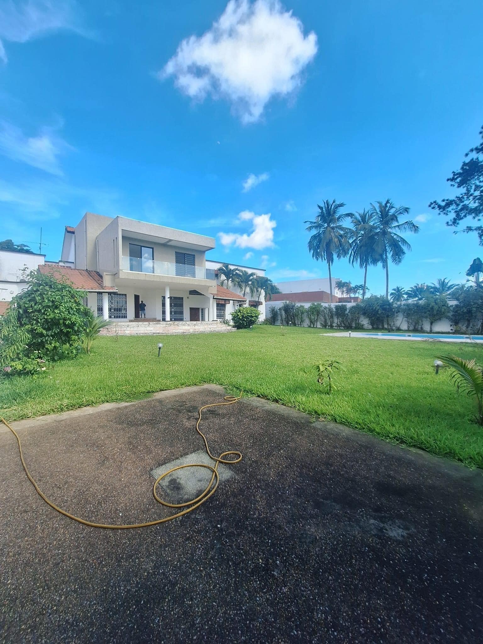 Location d'une Maison / Villa de 13 pièce(s) à 5.000.000 FCFA : Abidjan-Cocody-Riviera (Rivera golf 1 )