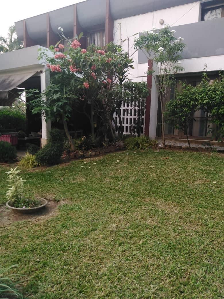 Vente d'une Maison / Villa de 7 pièce(s) à 2.500.000.000 FCFA : Abidjan-Cocody centre (Cocody DANGA )