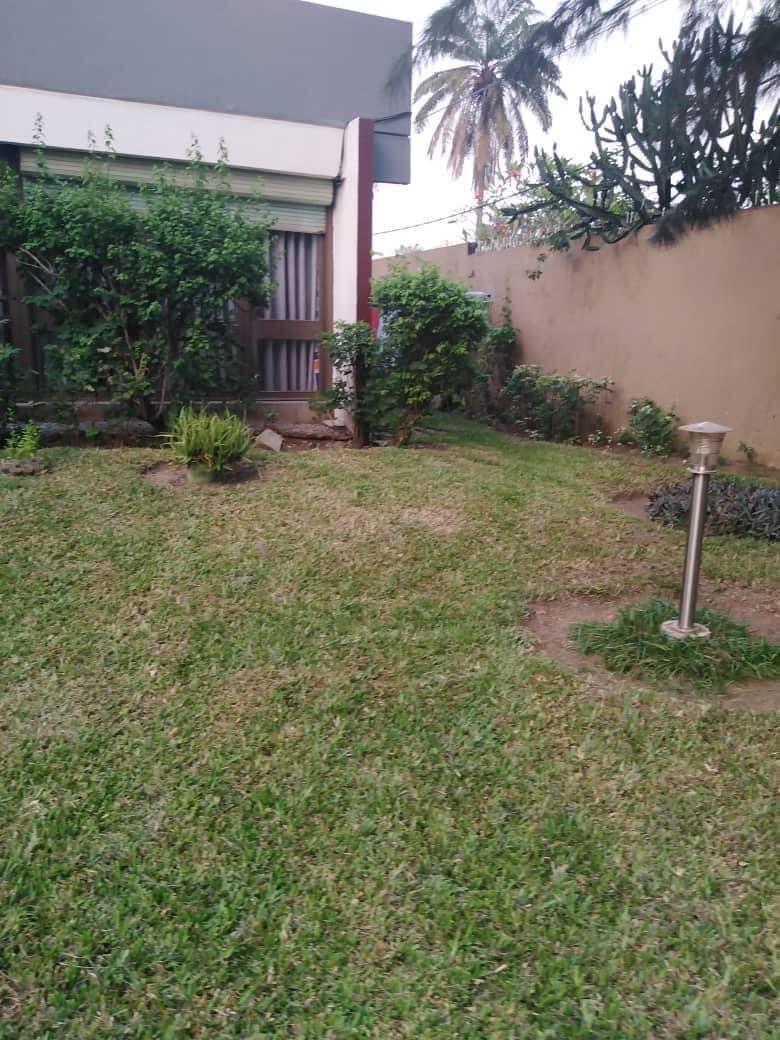 Vente d'une Maison / Villa de 7 pièce(s) à 2.500.000.000 FCFA : Abidjan-Cocody centre (Cocody DANGA )