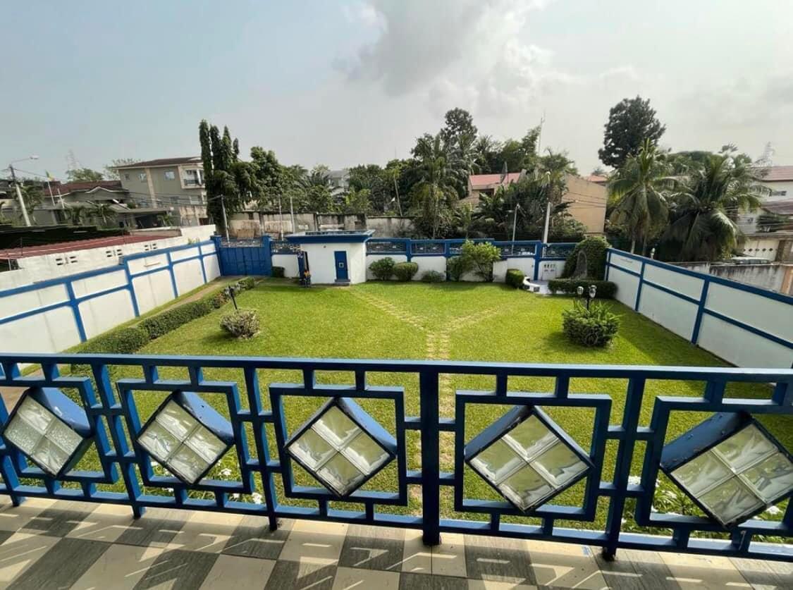 Vente d'une Maison / Villa de 11 pièce(s) à 1.600.000.000 FCFA : Abidjan-Cocody-Riviera (Rivera 3 )