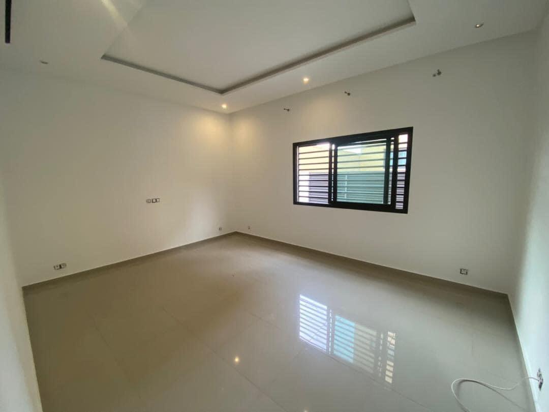 Vente d'une Maison / Villa de 8 pièce(s) à 800.000.000 FCFA : Abidjan-Cocody-Riviera (Rivera 4 )